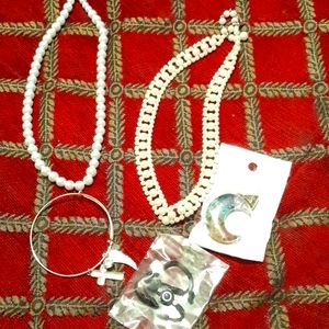 Woman's necklaces and bracelets